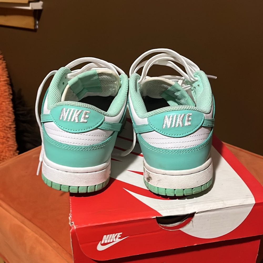 Nike - Picture 3 of 4